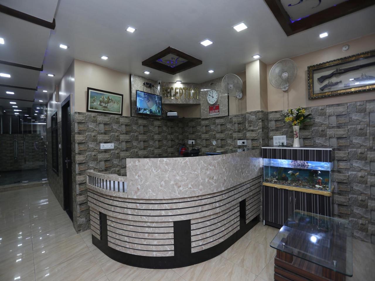 Oyo 26803 Hotel City Inn Faizābād Екстериор снимка
